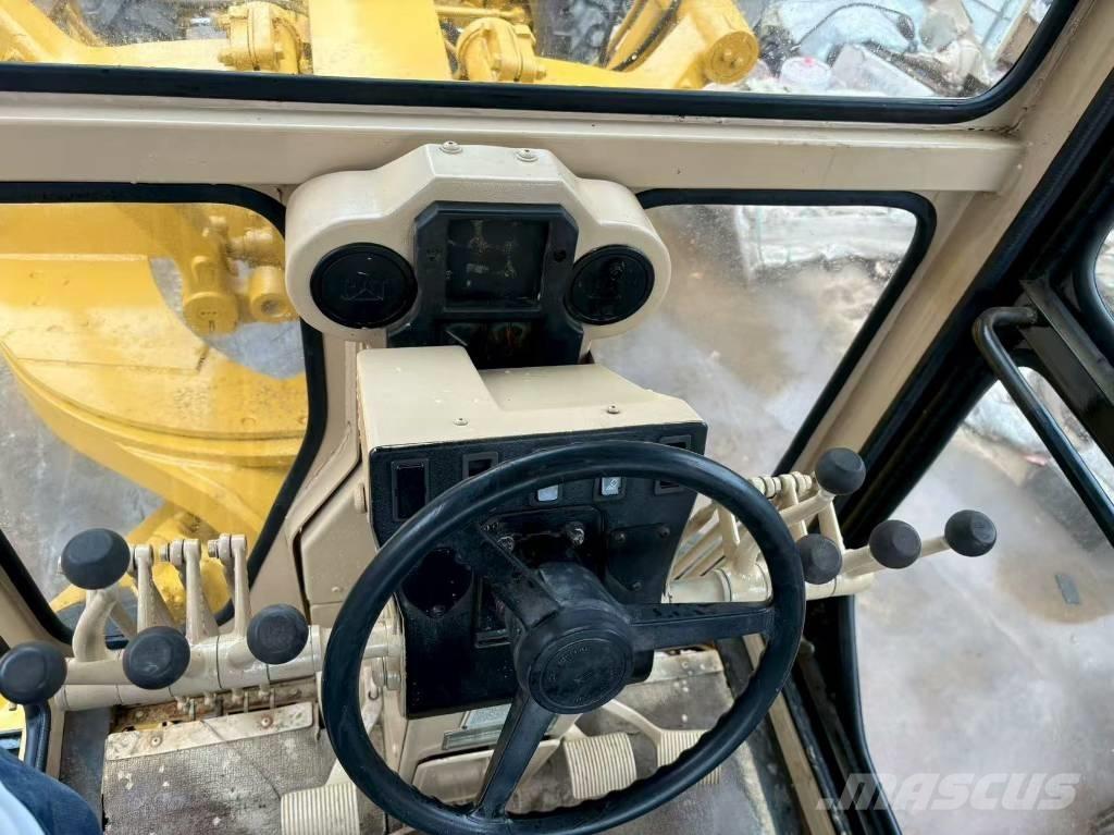 CAT 140 H معدات تمهيد الطرق