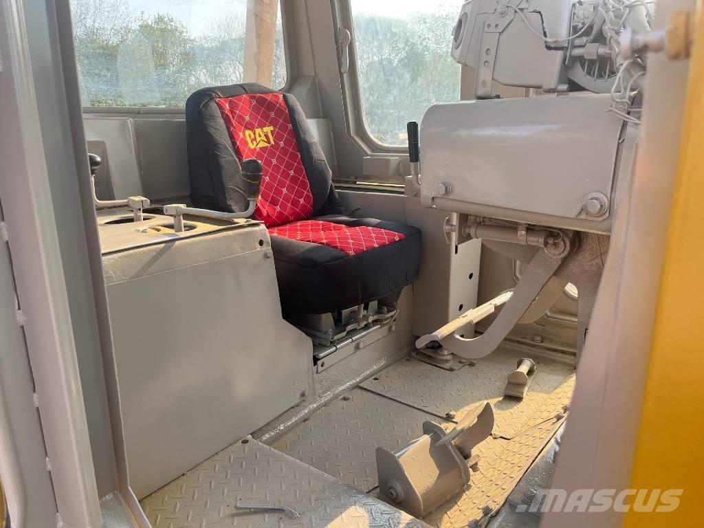 CAT D7G بلدوزرات مجنزرة