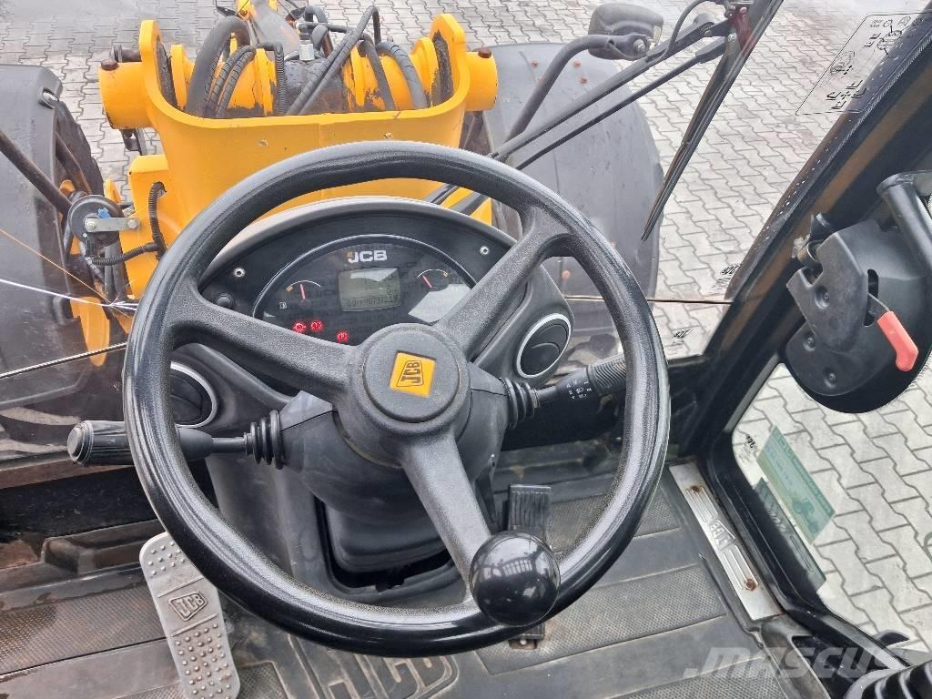 JCB TM 320 AGRI معدات مناولة لأغراض الزراعة