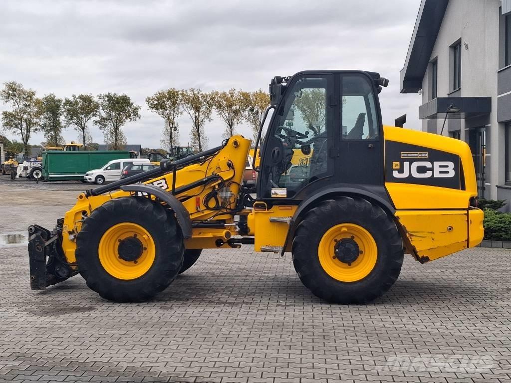 JCB TM 320 AGRI معدات مناولة لأغراض الزراعة