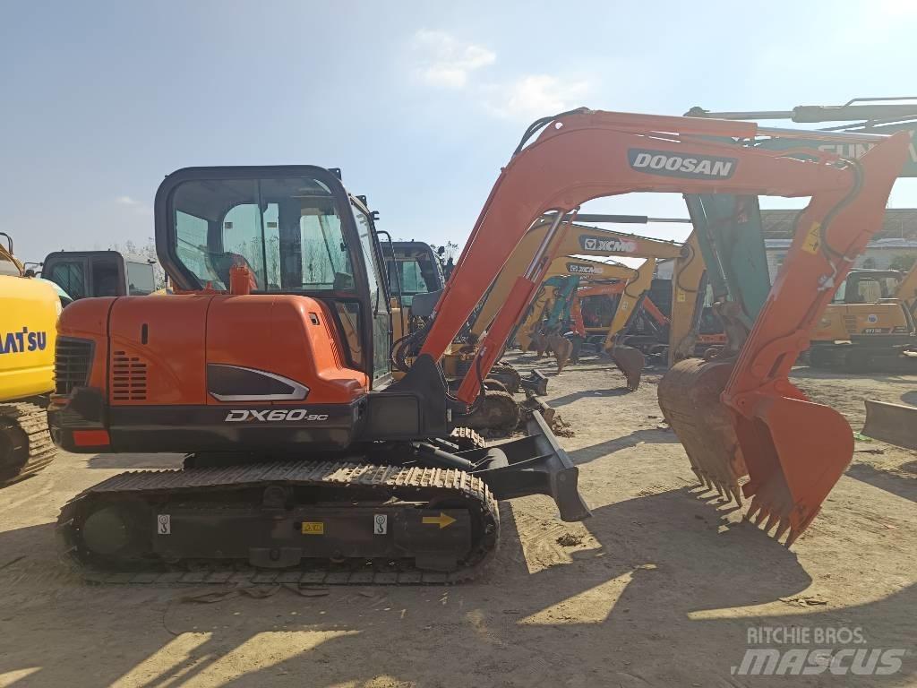 Doosan DX 60-9 C حفارات زحافة