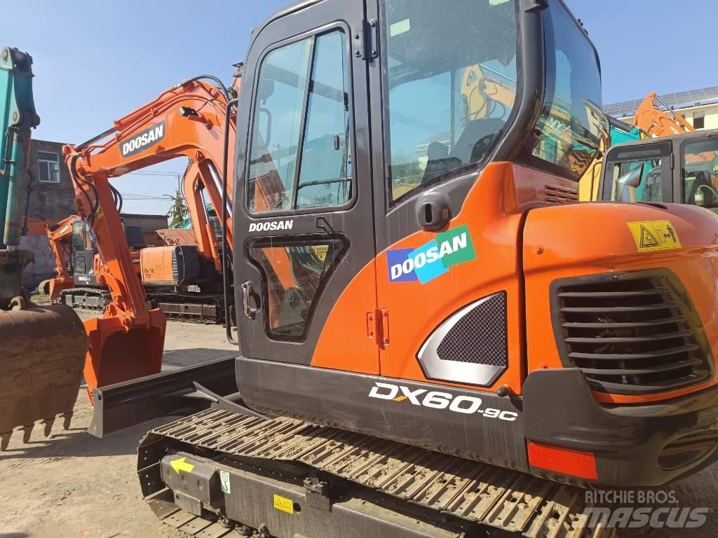 Doosan DX 60-9 C حفارات زحافة