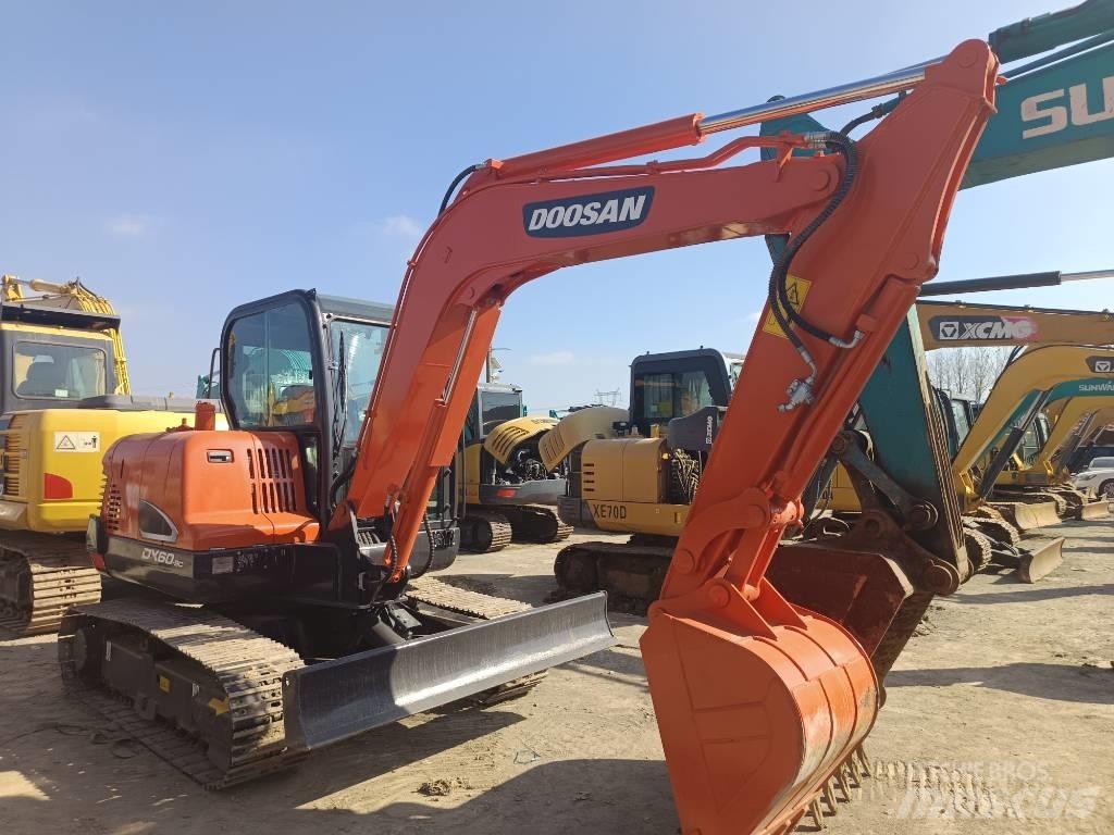 Doosan DX 60-9 C حفارات زحافة