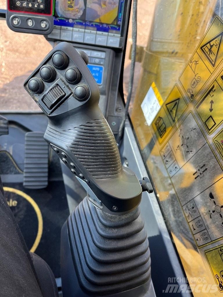 Komatsu HB 365LC-3E0 حفارات زحافة