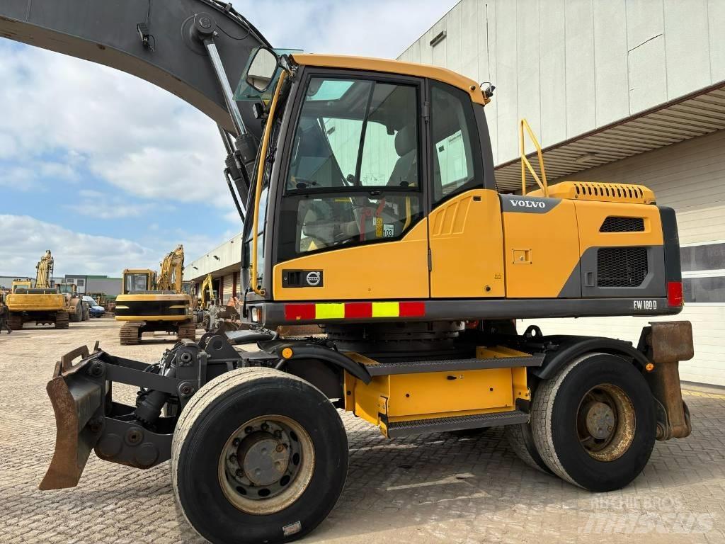 Volvo EW 180 D حفارات بعجل