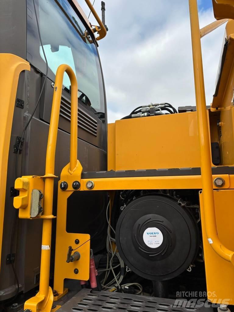 Volvo EW 180 D حفارات بعجل