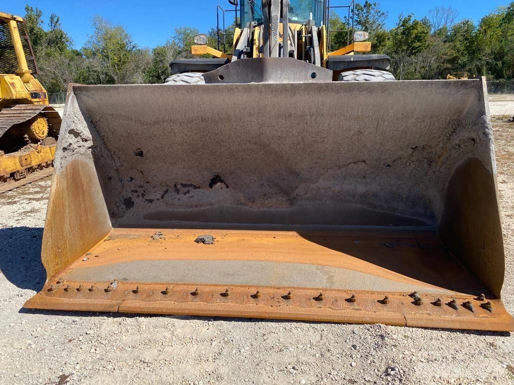 Volvo L 220 H لوادر بعجل