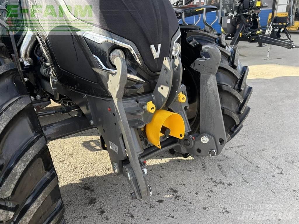 Valtra a 115 الجرارات