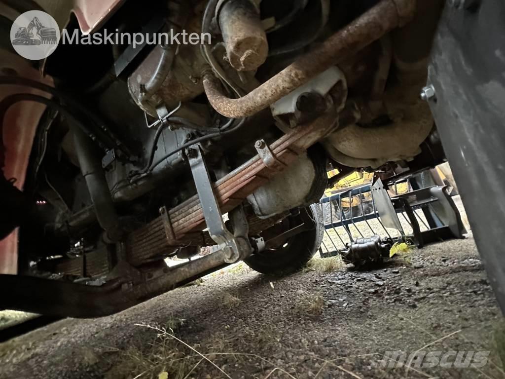 Scania T 143 H وحدات الجر