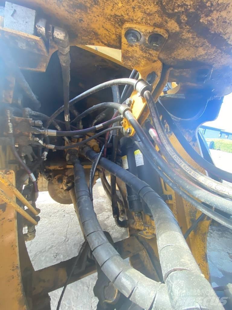 CAT 966 M لوادر بعجل