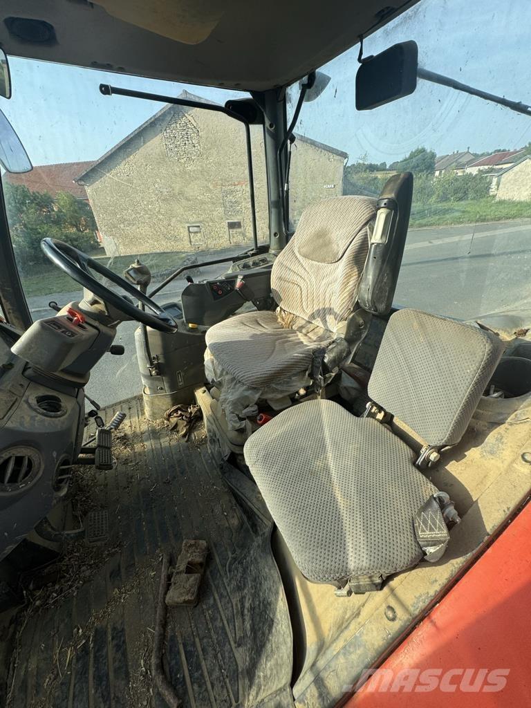 Kubota M135GX الجرارات