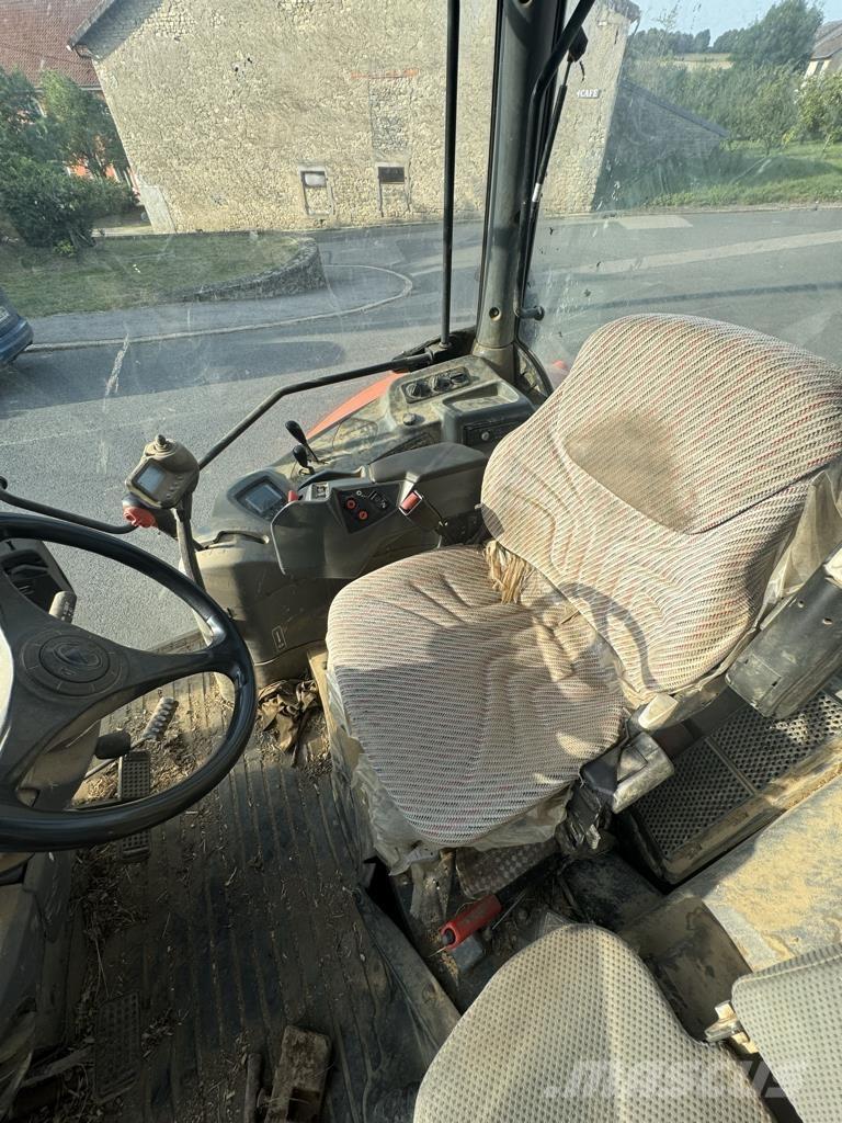 Kubota M135GX الجرارات