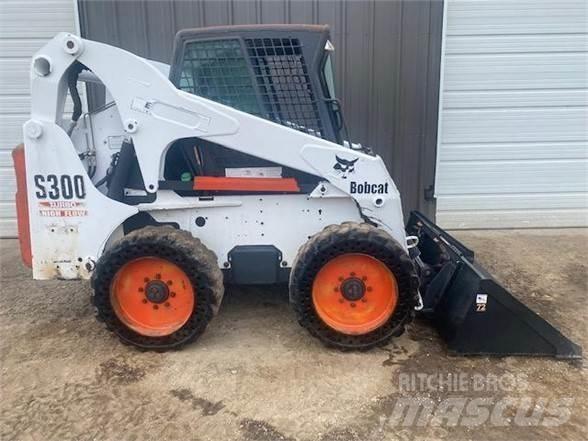 Bobcat S300 لوادر انزلاقية التوجيه