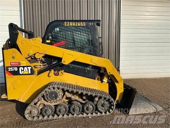 CAT 257D لوادر انزلاقية التوجيه