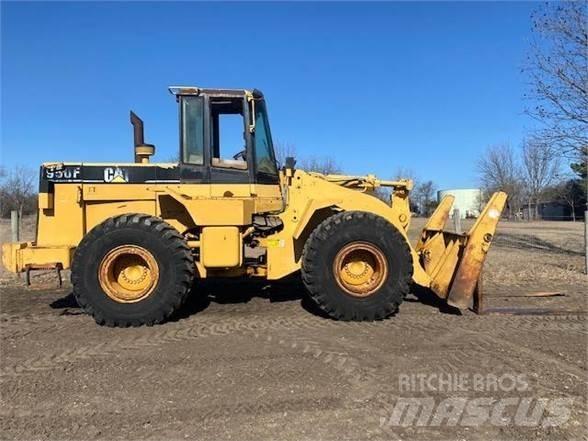 CAT 950F لوادر بعجل