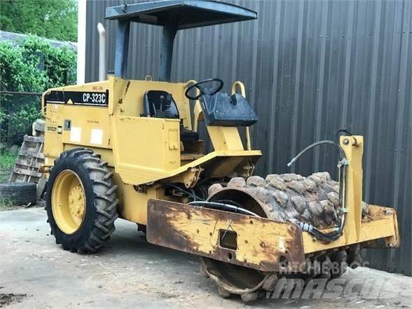 CAT CP-323C مداحل أحادية الأسطوانة