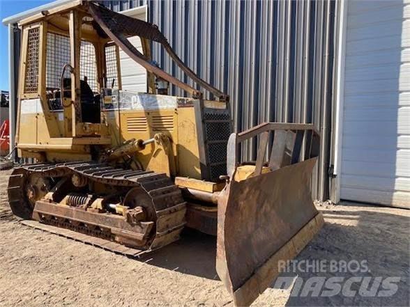 CAT D3C بلدوزرات مجنزرة