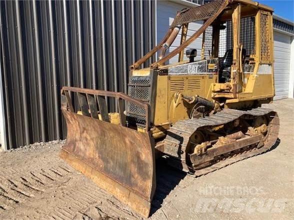 CAT D3C بلدوزرات مجنزرة