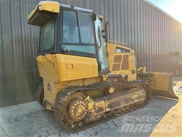 CAT D3K2 بلدوزرات مجنزرة