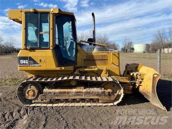 CAT D4G XL بلدوزرات مجنزرة