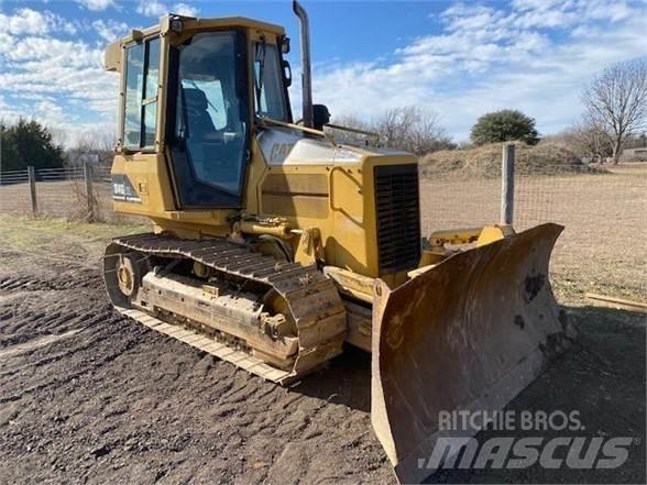 CAT D4G XL بلدوزرات مجنزرة