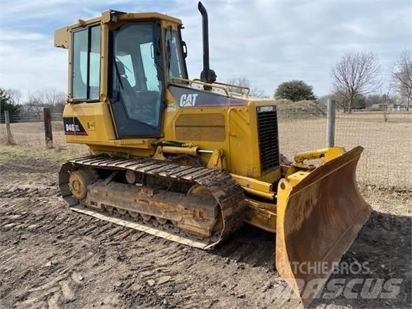CAT D4G XL بلدوزرات مجنزرة