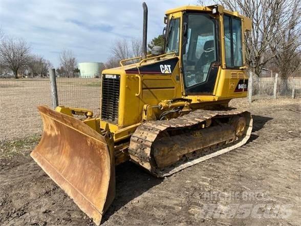 CAT D4G XL بلدوزرات مجنزرة