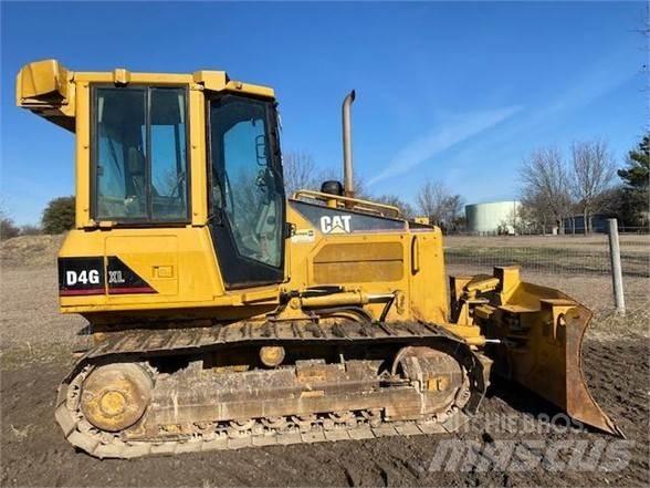 CAT D4G XL بلدوزرات مجنزرة