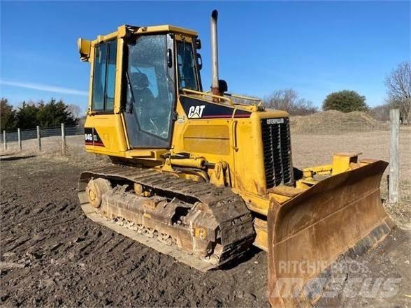 CAT D4G XL بلدوزرات مجنزرة