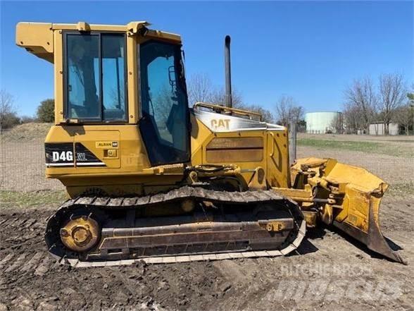 CAT D4G XL بلدوزرات مجنزرة