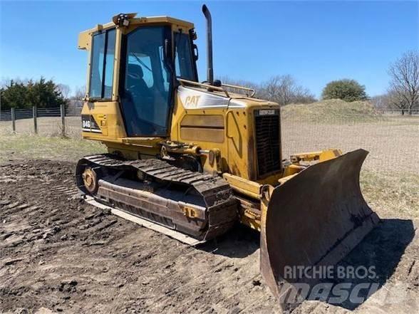 CAT D4G XL بلدوزرات مجنزرة