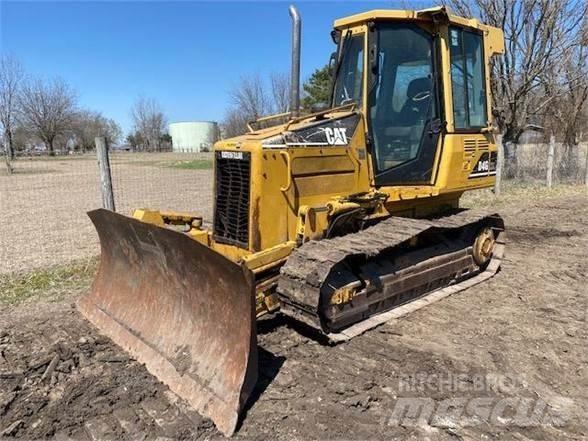 CAT D4G XL بلدوزرات مجنزرة