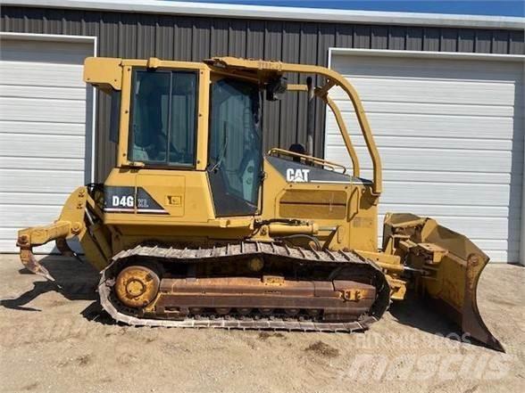 CAT D4G XL بلدوزرات مجنزرة