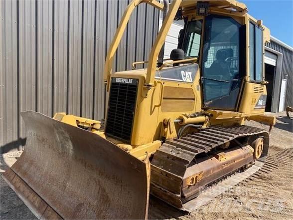 CAT D4G XL بلدوزرات مجنزرة