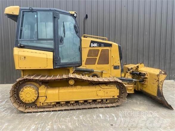 CAT D4K2 XL بلدوزرات مجنزرة