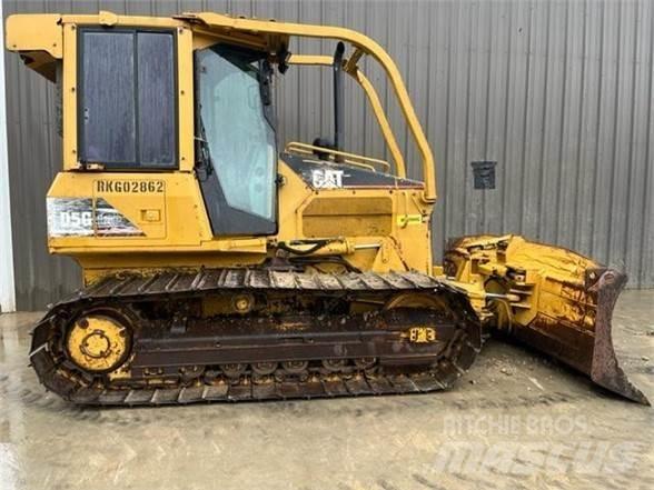 CAT D5G LGP بلدوزرات مجنزرة