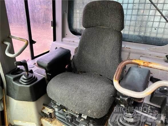 CAT D5G LGP بلدوزرات مجنزرة