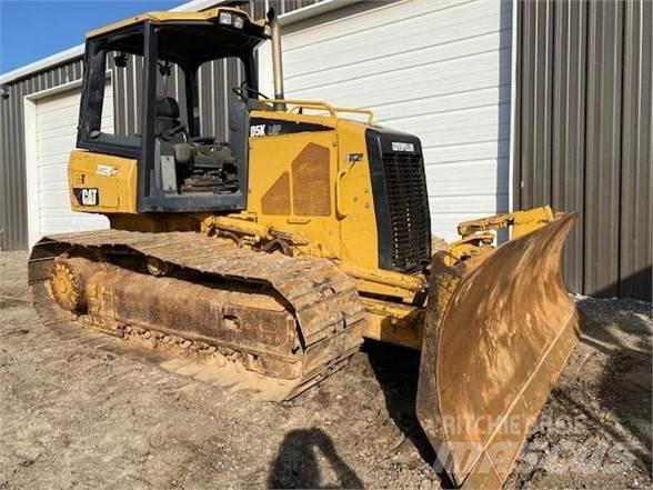 CAT D5K LGP بلدوزرات مجنزرة