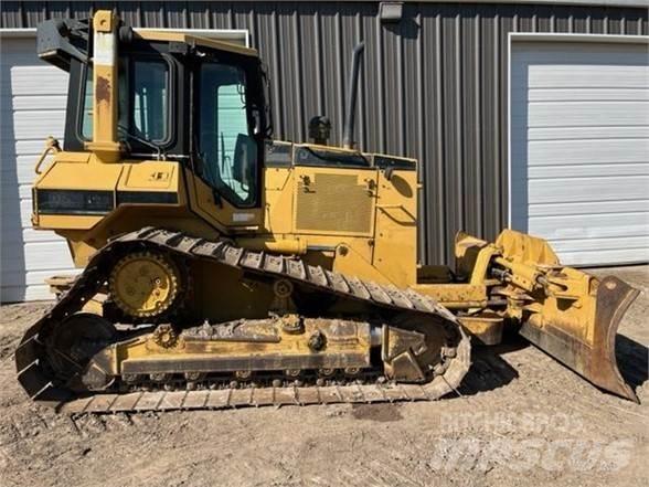 CAT D5M LGP بلدوزرات مجنزرة