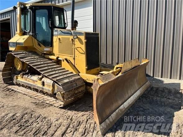 CAT D5M LGP بلدوزرات مجنزرة