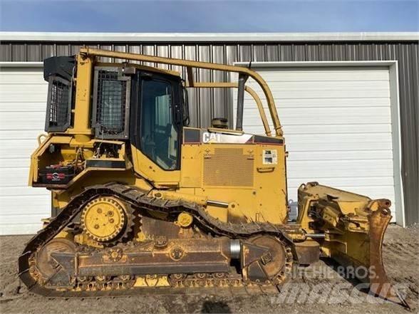 CAT D5M XL بلدوزرات مجنزرة