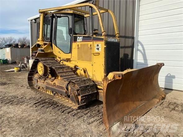 CAT D5M XL بلدوزرات مجنزرة