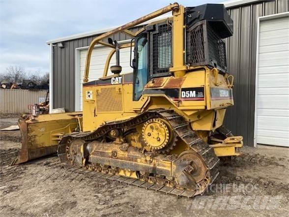 CAT D5M XL بلدوزرات مجنزرة