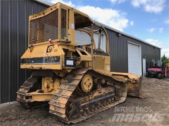 CAT D5M XL بلدوزرات مجنزرة