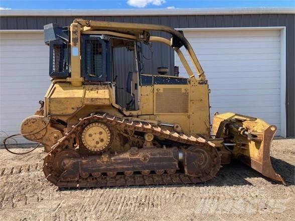 CAT D5M XL بلدوزرات مجنزرة