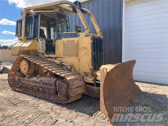 CAT D5M XL بلدوزرات مجنزرة