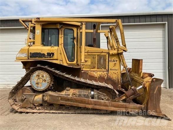 CAT D6H XL بلدوزرات مجنزرة