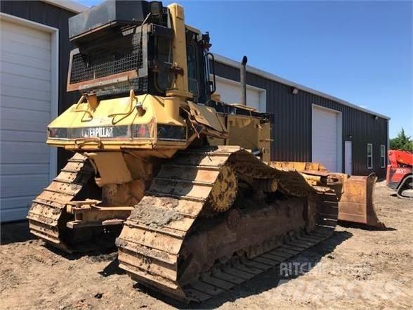 CAT D6M LGP بلدوزرات مجنزرة