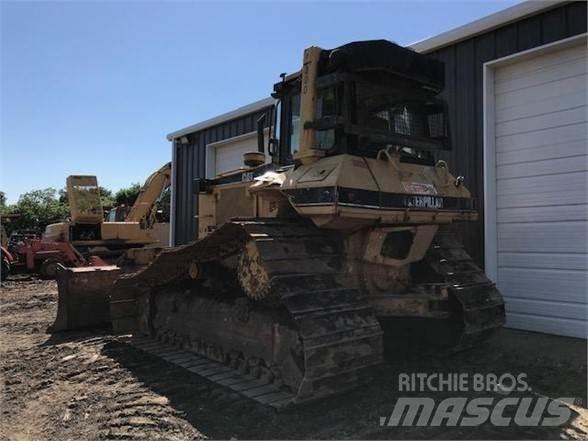 CAT D6M LGP بلدوزرات مجنزرة