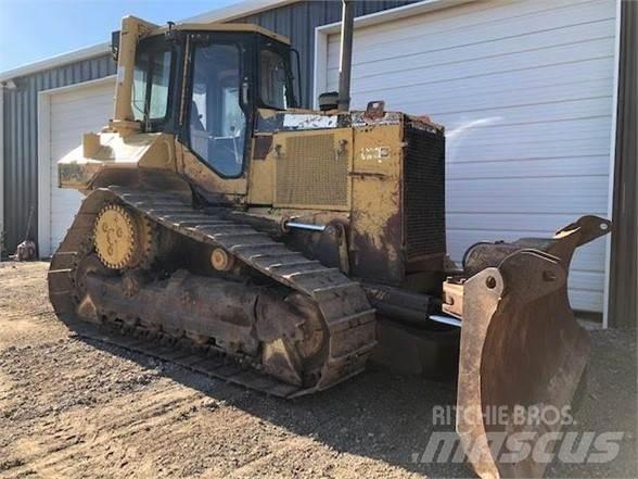 CAT D6M XL بلدوزرات مجنزرة